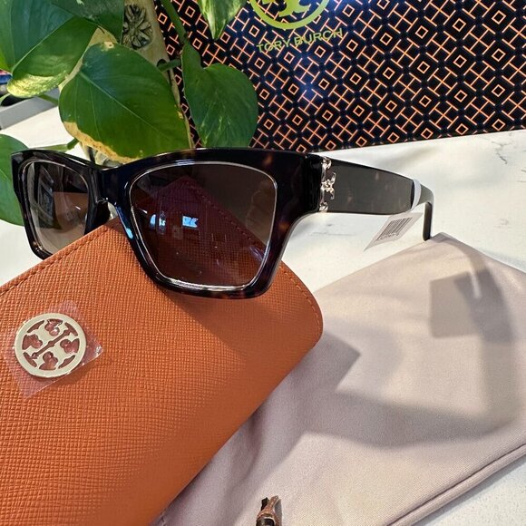 NWT! NEW! Tory Burch Trace Sunglasses -Dark Tortoise / Brown Gradient - Picture 5 of 10